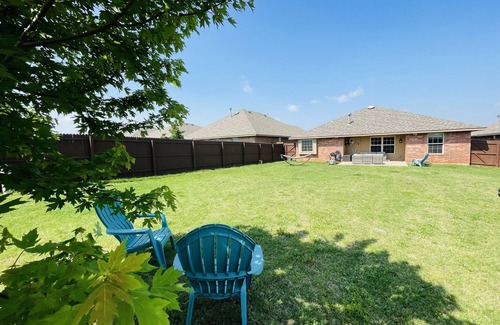 Edmond Casa | ♥Fireplace, backyard, washer dryer, walking trails