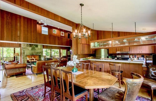 Manchester Casa | Gran casa! Capacidad 11, piscina, tenis, privacidad, vistas, se admiten perros, Manchester VT