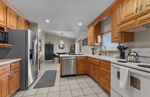 Green Bay Casa | Fireplace! Fully Fenced Yard!