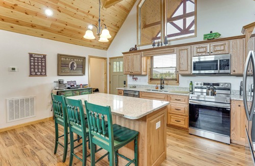 Murphy Cabina | Fall Colors, Deck & Fireplace: Murphy Mtn Retreat!