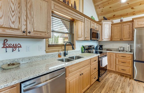 Murphy Cabina | Fall Colors, Deck & Fireplace: Murphy Mtn Retreat!