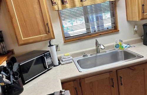 Meadow View Heights Cabina | Fireside Cottage private & located in Duck Creek Village near National Parks