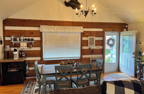 Jefferson Cabina | Fireside Nights in the High Country @ Bear Creek Ridge