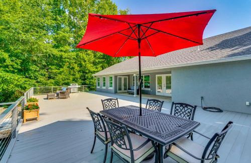 Heber Springs Casa | Firplace and Deck Riverfront Heber Springs Home