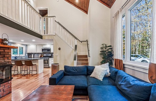 Killington Chalet De Esquí | First Chair Chalet, pet friendly beautiful 4 bedroom with hot tub, minutes from slopes