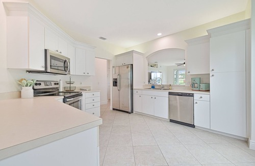 Naples Condominio | First Floor Naples coach home with Golf Course View & Resort Style Amenities!