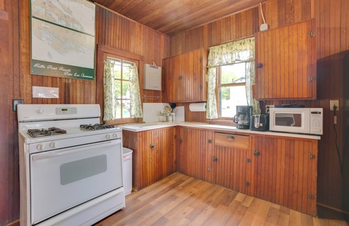 Cedarville Cabina | Fish, Boat & Relax: Lakefront Cedarville Cabin 1