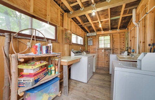 Cedarville Cabina | Fish, Boat & Relax: Lakefront Cedarville Cabin 1