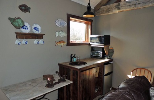 Treloar Cama Y Desayuno | Fish Haus: charming cottage with breathtaking views of the Missouri River!