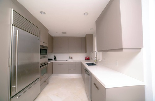 Miami Beach Apartamento | Fisher Island - Charming 2-bedroom apartment in welcoming Miami Beach, AC, WiFi