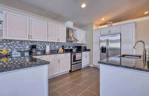 Stonington Apartamento | Fisherman`s Loft - In-town Apartment, Ocean Views