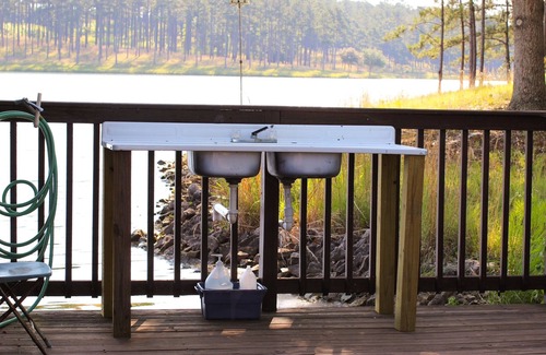 Louisville Cabina | Fisherman's Paradise on 120-acre Private Lake