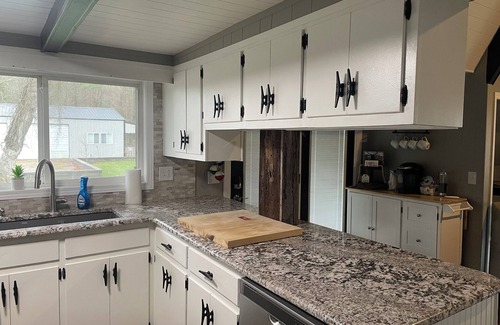 Springville Casa | Fisherman’s Paradise 3-bedroom lake view home with WiFi, AC in Springville, TN.