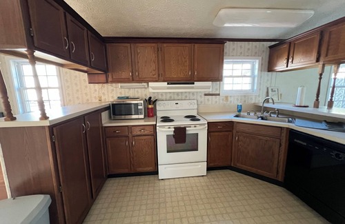 Summerton Casa | FISHERMEN-Nice 3-bedroom house with boat parking WiFi and AC in Summerton