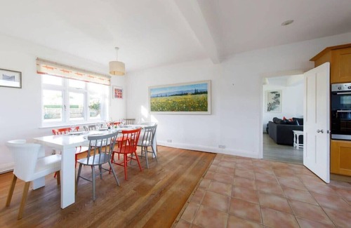West Wittering Casa | Five-bedroom home steps from West Wittering beach