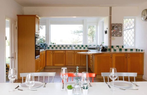 West Wittering Casa | Five-bedroom home steps from West Wittering beach