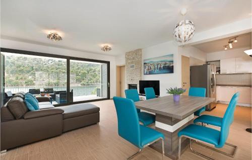 Zaton Casa | Five-Bedroom Holiday Home In Zaton