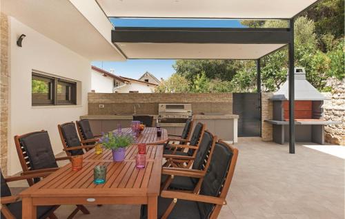 Zaton Casa | Five-Bedroom Holiday Home In Zaton