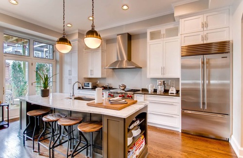 Noble Square Casa | Relájese con la familia en una casa unifamiliar de lujo en Chicago