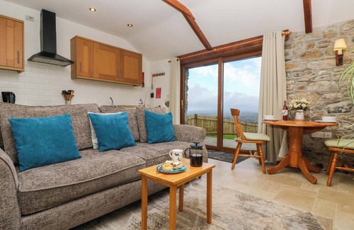 Liskeard Cabaña | FIZZ-GOG COTTAGE, pet friendly, with a garden in Upton Cross