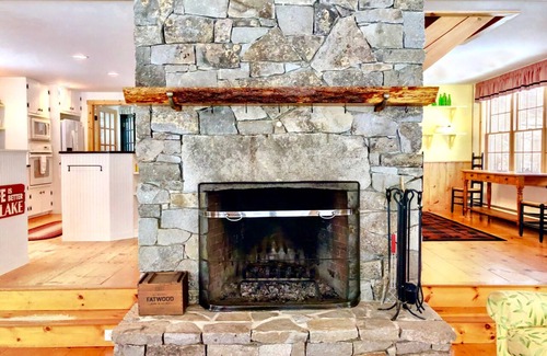 Whitefield Casa | 30FL: LA CASA DE LAGO por excelencia en Forest Lake, cerca de Bretton Woods, Santa's Village y Forest Lake State Park. ¡BOLETOS DE ESQUÍ DESCUENTOS!