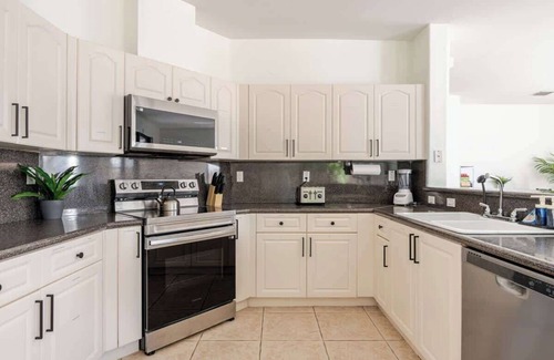 Tamiami Casa | FL1 House NEW Miami Oasis Game Room & Firepit!