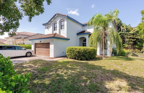 Tamiami Casa | FL1 House NEW Miami Oasis Game Room & Firepit!