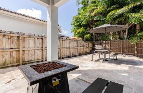 Tamiami Casa | FL1 House NEW Miami Oasis Game Room & Firepit