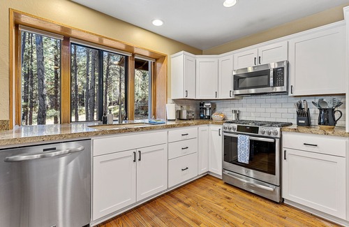 Flagstaff Cabina | Flag fall colors R here | Enjoy Local Discounts