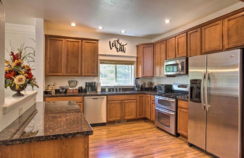 Ponderosa Trails Casa | Flagstaff Hideaway: Private Hot Tub, 4 Mi to Dtwn!