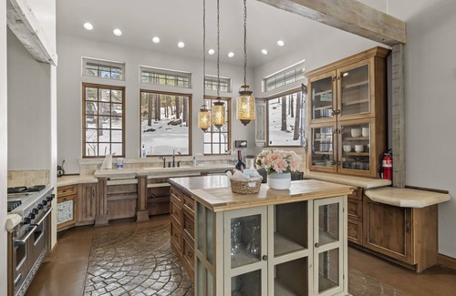 Flagstaff Casa | Flagstaff Retreat w/Mountain Views: Fire Pit, Hot tub, Fireplace, Near Snowbowl