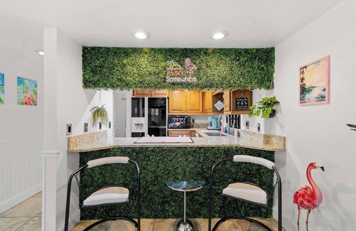 Paradise Lakes Condominio | Flamingo Fling - Your Tropical Freedom Getaway