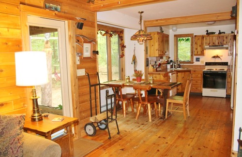 Lake Township Cabina | EaglePine, Sleeping Bear Dunes, frente al lago, aislado, playa de arena, perros!