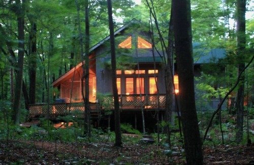 Lake Township Cabina | EaglePine, Sleeping Bear Dunes, frente al lago, aislado, playa de arena, perros!