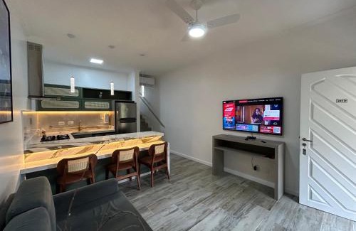 Riviera de Sao Lourenco Apartamento | Flat 233 Riviera de São Lourenço, Bertioga Amarílis 3 piscinas climatizadas, carregador veiculo elétrico, Apartamento Duplex inteiro, cozinha equipada completa, serviço de praia final semana, limpeza e trocas diária de toalhas,