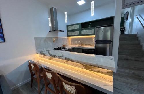 Riviera de Sao Lourenco Apartamento | Flat 233 Riviera de São Lourenço, Bertioga Amarílis 3 piscinas climatizadas, carregador veiculo elétrico, Apartamento Duplex inteiro, cozinha equipada completa, serviço de praia final semana, limpeza e trocas diária de toalhas,