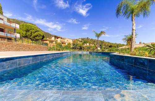 Le Lavandou Apartamento | Flat Hotel Comfort - Pool and Parking included