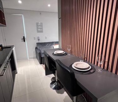 Centro Apartamento | Flat novo bem equipado com ar condicionado e cozinha completa - Centro