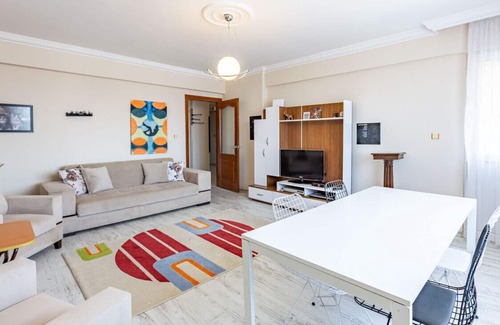 Pendik Apartamento | Flat with Shared Pool near Sabiha Gokcen Airport