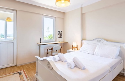 Pendik Apartamento | Flat with Shared Pool near Sabiha Gokcen Airport