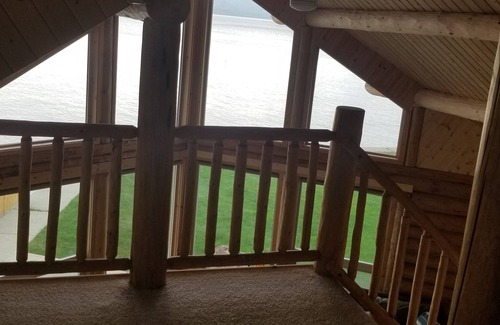 Bigfork Cabina | Hermosa cabaña de Bigfork en la orilla del lago Flathead que viene con deslizamiento de bote