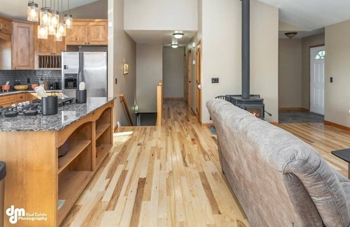 Knik-Fairview Casa | Fleur de Lis 4bed 3bath & Mountain Views