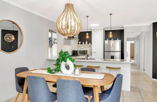 McCracken Casa | Fleurieu Days Leafy Hideaway by Victor Harbor