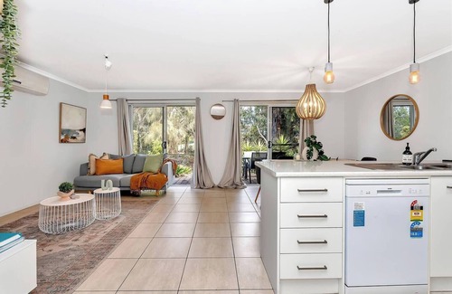 McCracken Casa | Fleurieu Days Leafy Hideaway by Victor Harbor