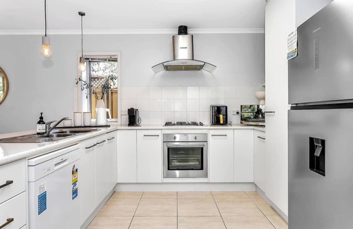 McCracken Casa | Fleurieu Days Leafy Hideaway by Victor Harbor