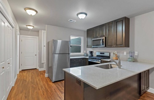 Salem Casa | Flexible Extended Stay 3BR - Spacious + Fireplace + Patio