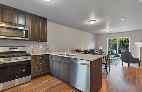 Salem Casa | Flexible Extended Stay 3BR - Spacious + Fireplace + Patio