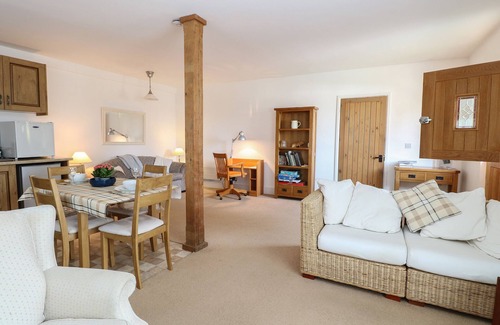 Dunmow Cabaña | FLINK'S BARN, romantic, character holiday cottage in Thaxted