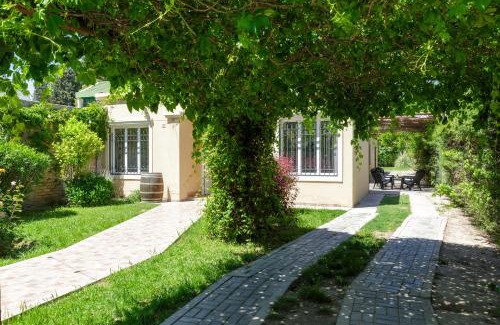 Chacras de Coria Casa | Fliphaus Chacras De Coria - 4 Bd House Pool&bbq