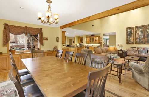 Fawnskin Cabina | Flitterbick Lodge Fawnskin Log Cabin Retreat w/ Hot Tub